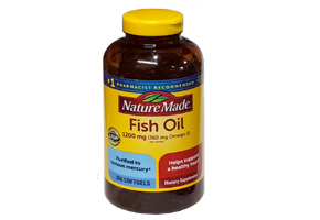 Dầu cá Nature Made Fish Oil Omega 3 1200mg – ( hộp 300 viên) hàng chính hãng USA. Có tác dụng hỗ trợ tuần hoàn, bảo vệ tim mạch, ngăn ngừa các bệnh tim mạch, cao huyết áp, xơ vữa động mạch, nhồi máu cơ tim. Bảo vệ tế bào thần kinh não, tăng trí nhớ. Giá 510.000đ