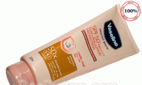 Dưỡng thể chống nắng Vaseline Healthy White 50X 320ml chính hãng Thái Lan với tác động 5 trong 1, bảo vệ da khỏi tác hại của tia UV, tăng cường dưỡng chất nuôi dưỡng và chăm sóc làn da của bạn từ sâu bên trong. Giá 178.000đ